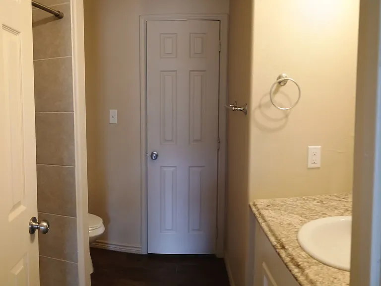 300 Shady Grove Dr #F — Photo 5