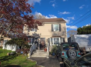 522 Rowlinson Drive, Shirley, NY 11967