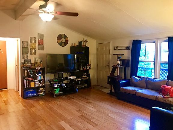 3rd image of 307 Blueberry Ln