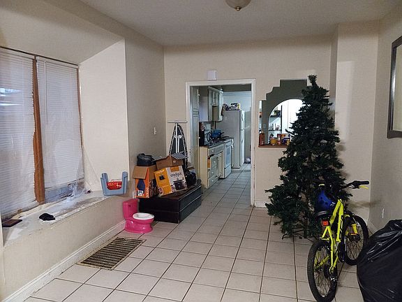 3rd image of 2419 Lister Ave