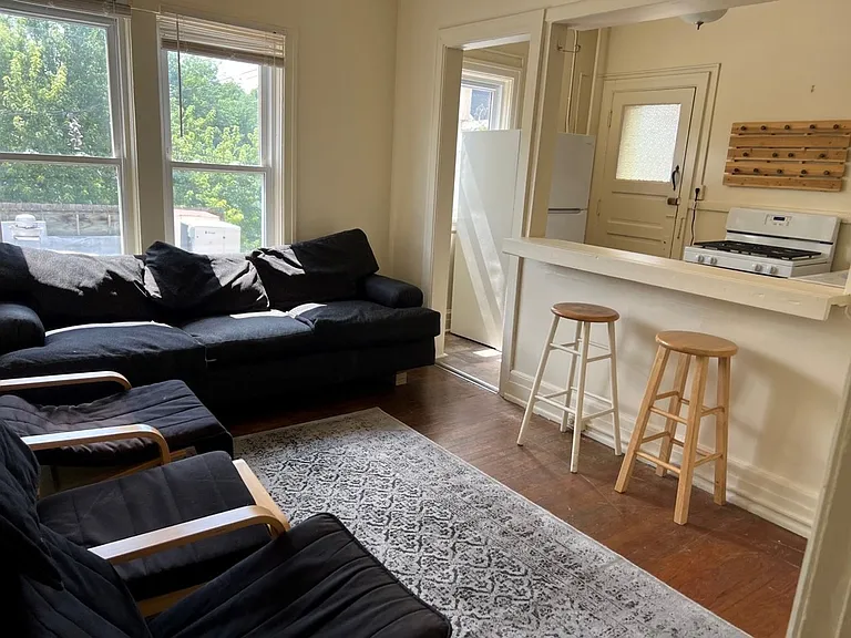 1032 Vaughn St — Photo 9