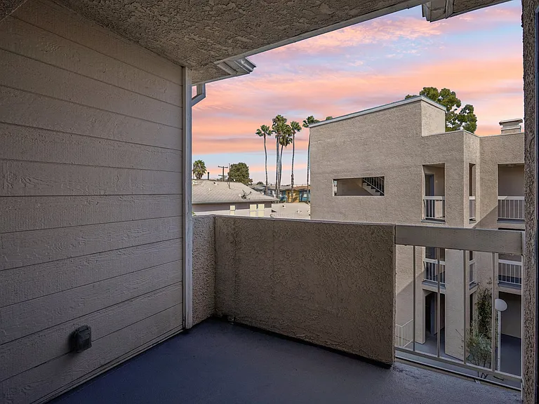 821 N Austin Ave — Photo 9