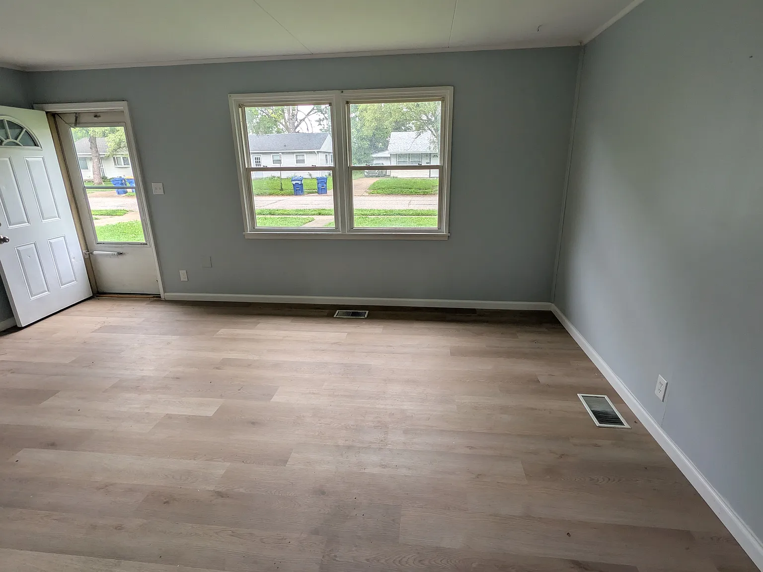 3 bed, 1.0 bath, 900 sqft, $1,590 — Photo 3