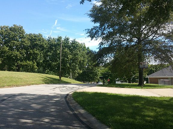 4th image of 5 Collins Dr
