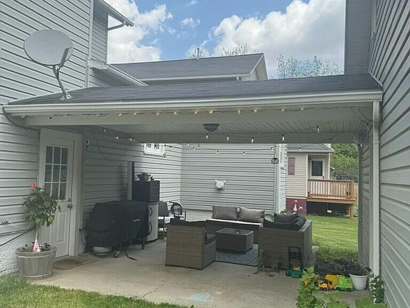 3rd image of 431 W Johnson St