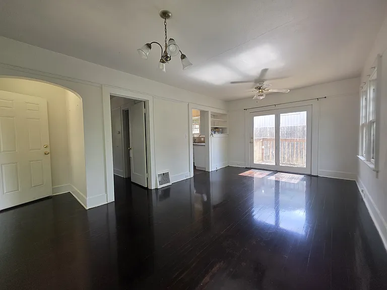 950 Capitol St NE — Photo 9