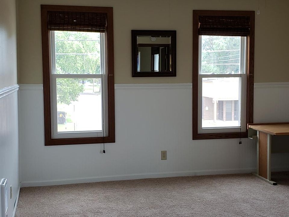 1st image of 915 W 5th St APT 1