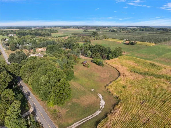 7205 Hill Rd, Coloma, MI 49038