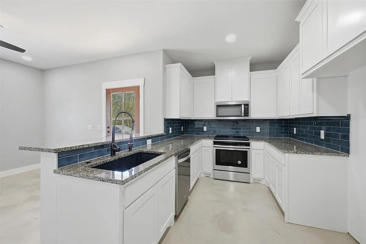 Building Photo - 1309 S 5th Ave #1311
