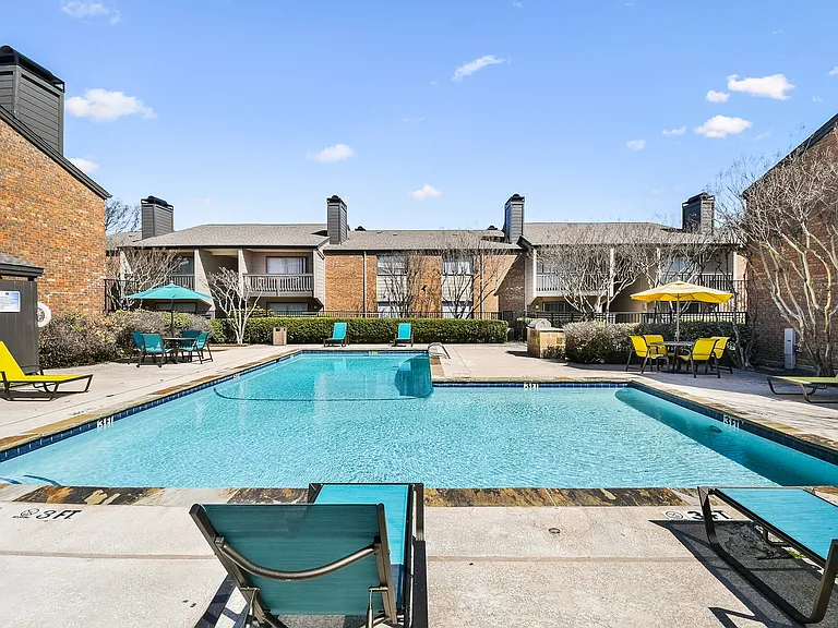 Davenport Apartments — Photo 32