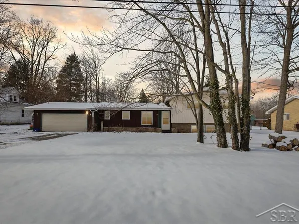 4906 Raymond Rd, Midland, MI 48642