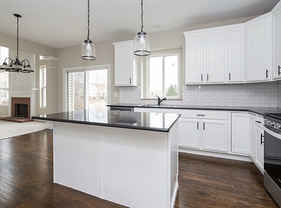 3rd image of 18775 W Glenhurst Dr