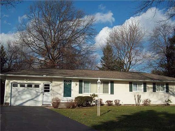 2nd image of 6 Crystal Springs Ln