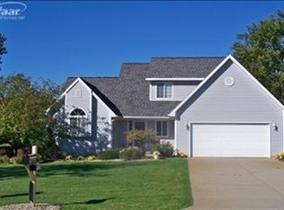 12120 Clover Knoll Rd, Fenton, MI 48430