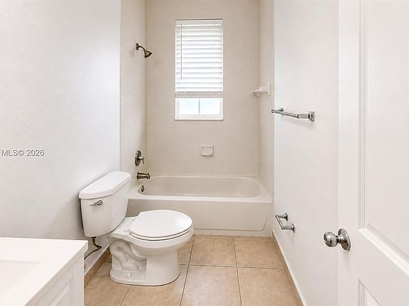 4th image of 1652 SE 28th St Unit 200