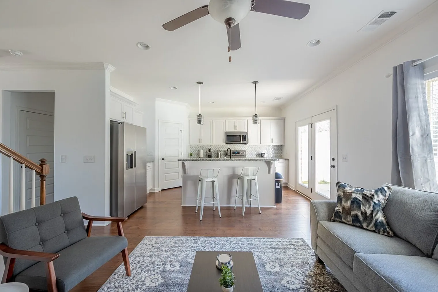 4 bed, 2.5 bath, 1636 sqft, $2,580 — Photo 2