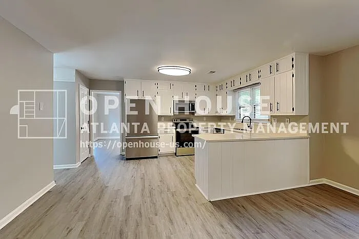 1100 Lake Dr — Photo 5