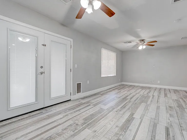 6469 Abbey Door Ct — Photo 18
