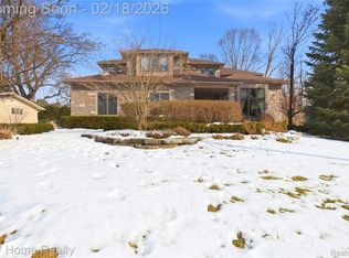 23914 Whittaker Dr, Farmington, MI 48335