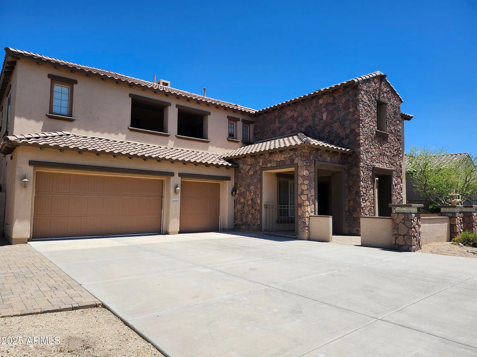 5 bed, 4.5 bath, 4933 sqft, $4,495 — Photo 2