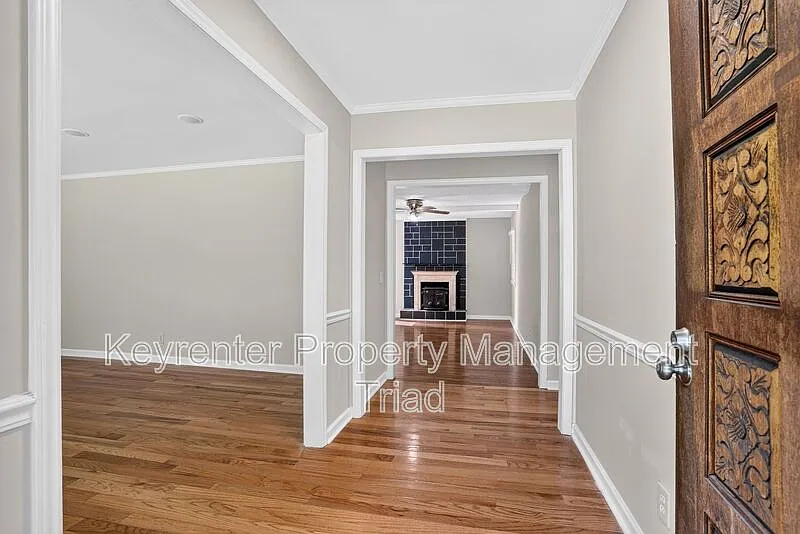 4 bed, 3.5 bath, 2191 sqft, $2,400 — Photo 3