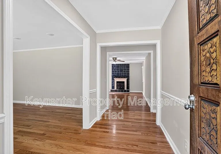 5108 Lakeshore Ct — Photo 3