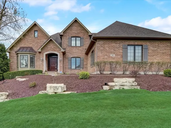 3691 Heathmoor Dr, Elgin, IL 60124