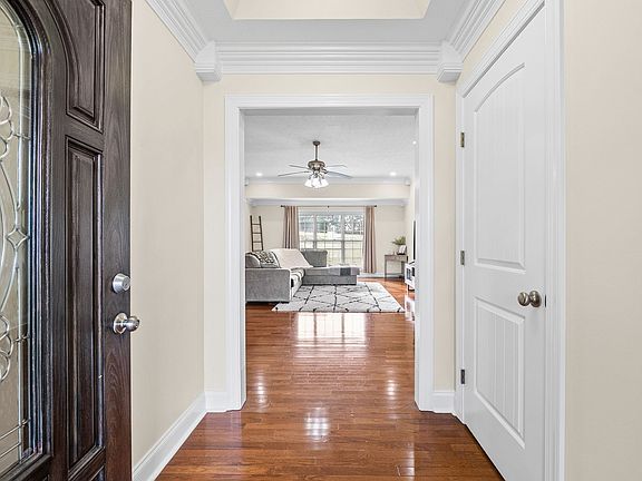 4th image of 1131 Emerson Cir