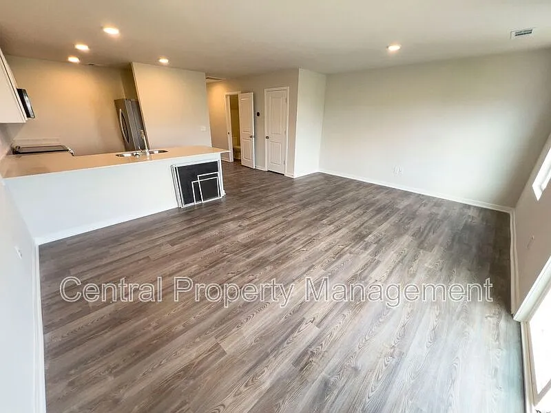 3 bed, 2.5 bath, 1410 sqft, $1,750 — Photo 4