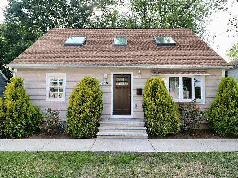 329 Bridge St — Photo 11