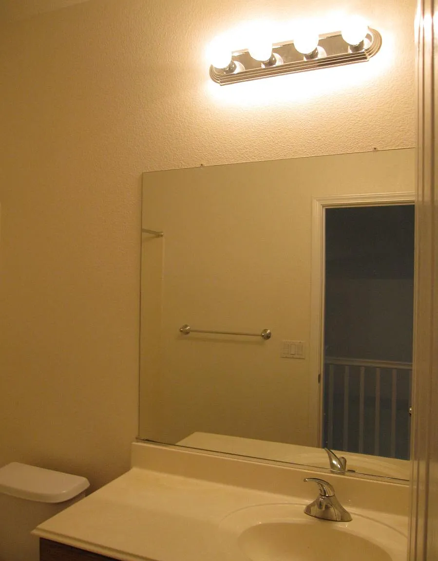 3 bed, 2.5 bath, 1669 sqft, $4,000 — Photo 4