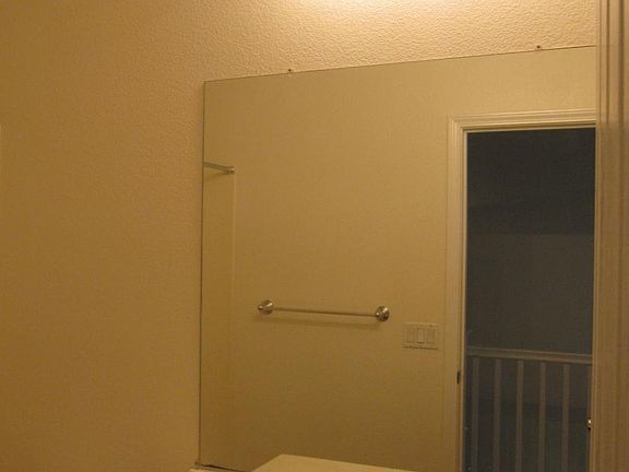 4th image of 659 N Capitol Ave