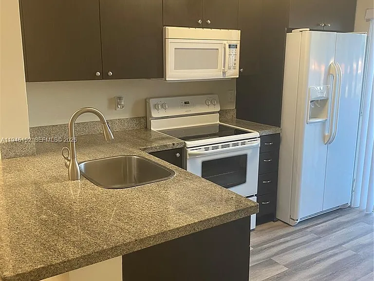 2575 SW 27th Ave #212 — Photo 4