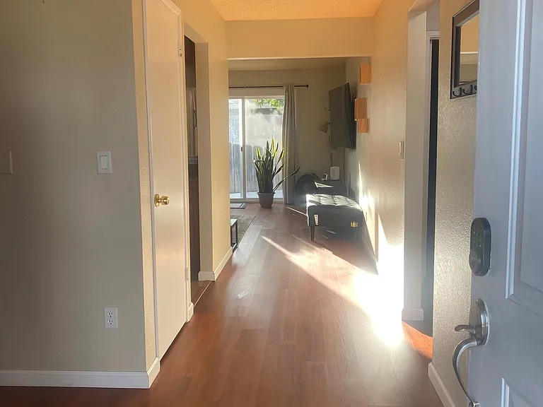 818 Portugal Way — Photo 6
