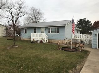 806 E Dubuque St, Quasqueton, IA 52326