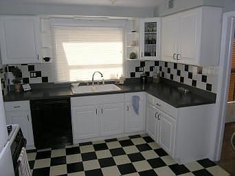 4th image of 833 S Harvard Ave