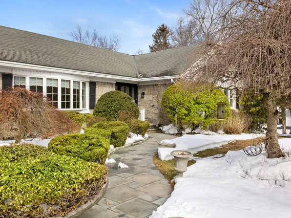 115 Stonehedge Dr N, Greenwich, CT 06831