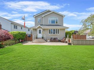 886 Little East Neck Rd, West Babylon, NY 11704