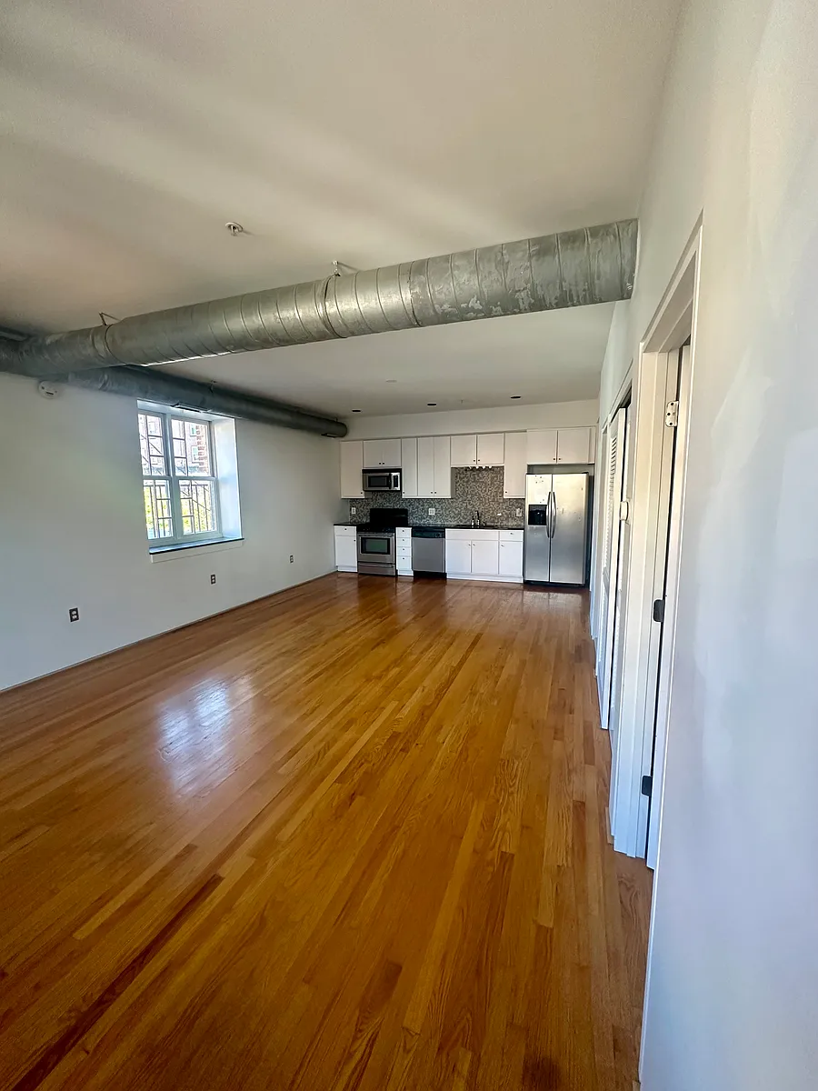 Building Photo - 104 W Madison St #8