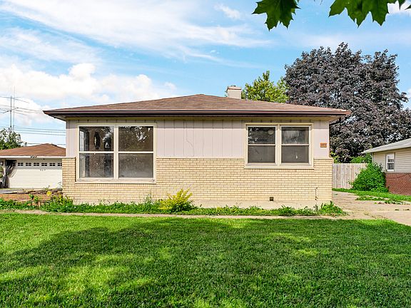 2nd image of 15634 Woodlawn East Ave