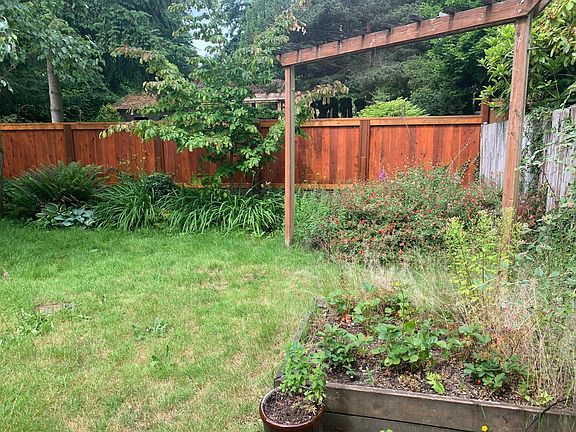 4th image of 10811 23rd Ave NE