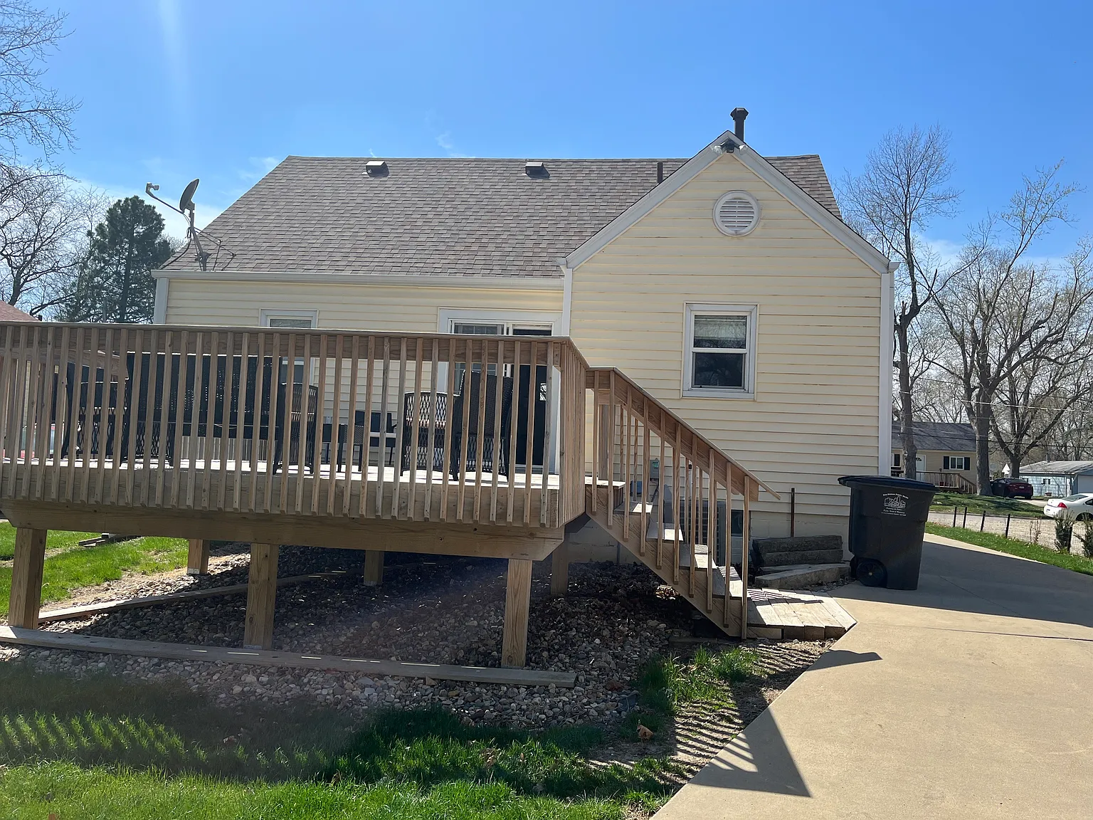 3 bed, 1199 sqft, $2,000 — Photo 2