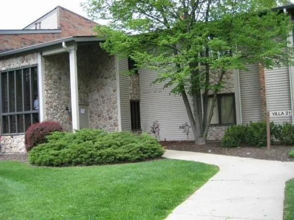 21 Abbey Villa Cir #C, Fontana, WI 53125