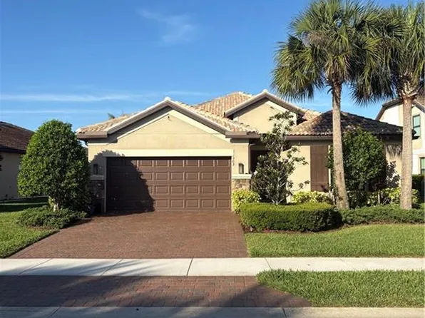 303 SE Courances Dr, Port Saint Lucie, FL 34984