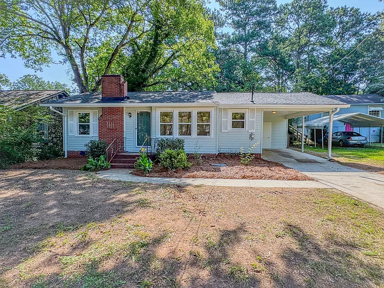 2425 Maple Rd SE — Photo 2