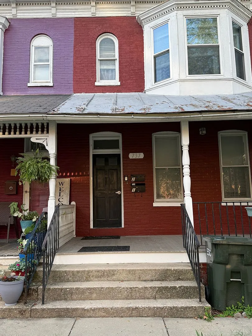 Recently Remodeled 1-Bedroom Apartment Available Immediately — Photo 2
