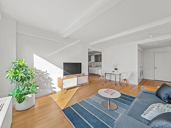 4th image of 40 W 77th St #6D