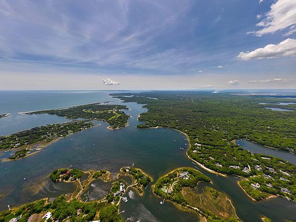 4th image of 290 Cotuit Bay Drive