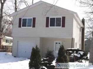 202 Shinnecock Ave, Mastic, NY 11950