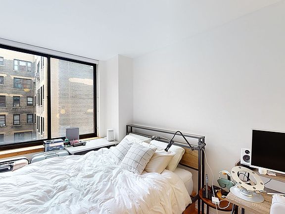 4th image of 250 W 89th St APT 12A